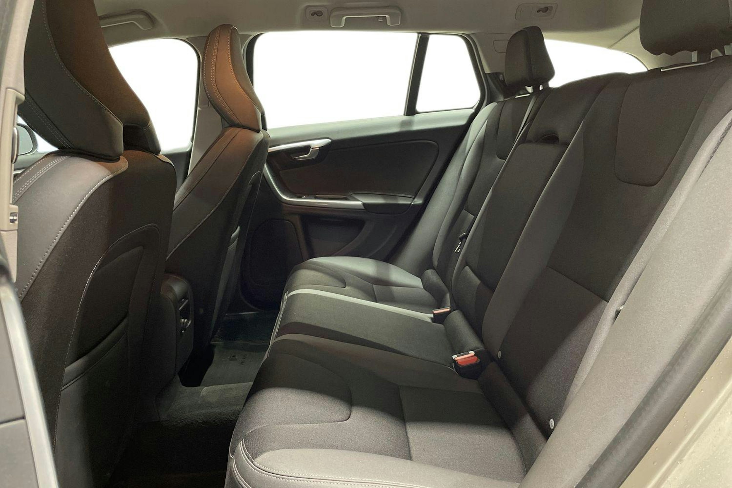 ruskea (beige) Volvo V60 2015 kuva 10.