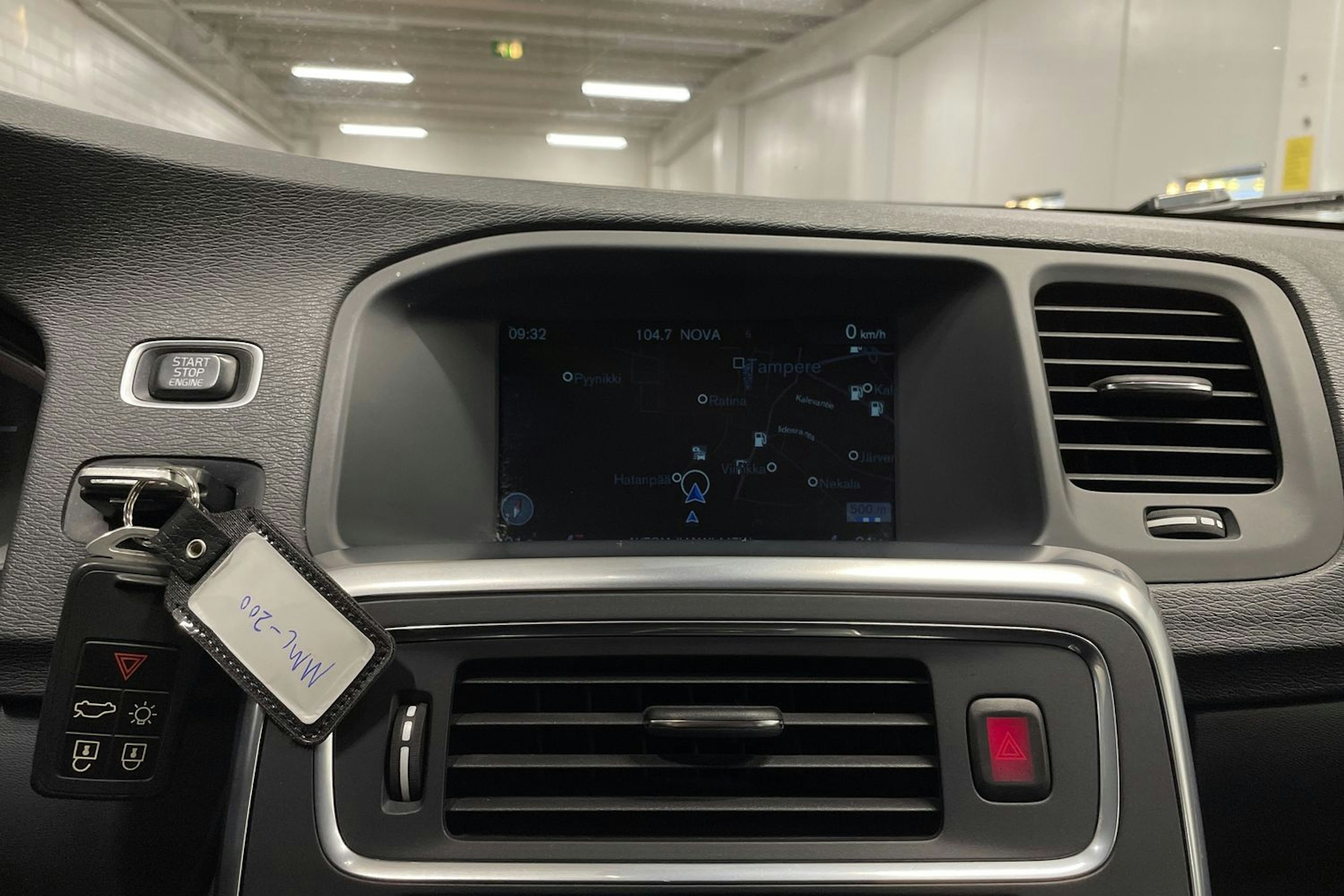 ruskea (beige) Volvo V60 2015 kuva 17.