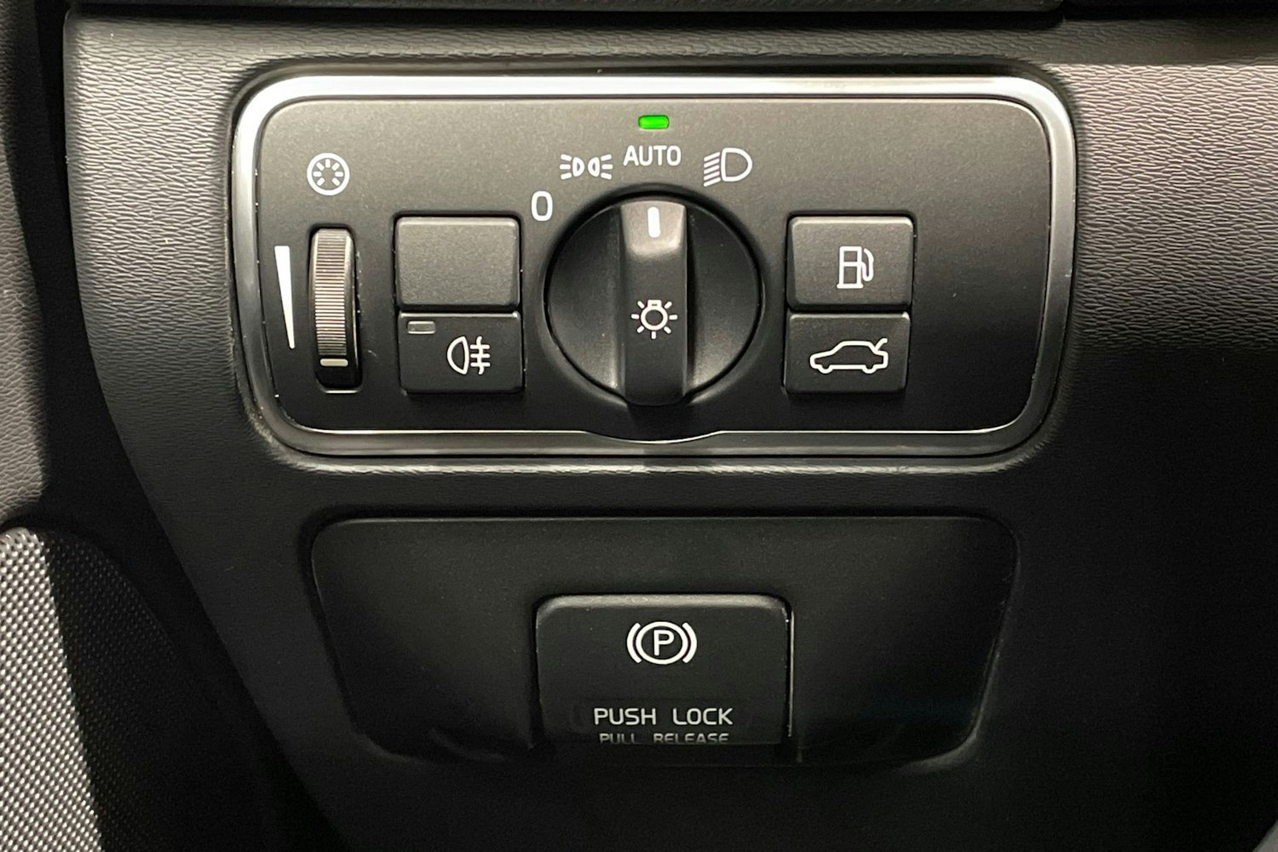 ruskea (beige) Volvo V60 2015 kuva 20.