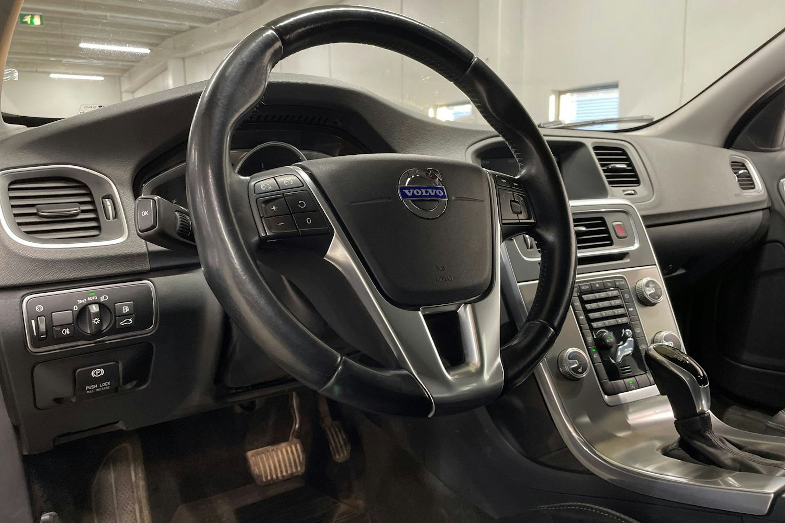 ruskea (beige) Volvo V60 2015 kuva 24.