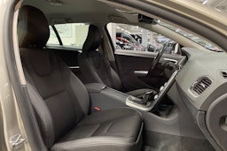 ruskea (beige) Volvo V60 2015 kuva 25.