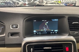 valkoinen Volvo V60 2015 kuva 18.