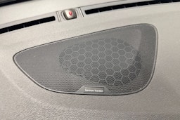 valkoinen Volvo V60 2015 kuva 20.