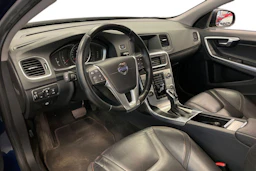 sininen Volvo V60 2015 kuva 3.