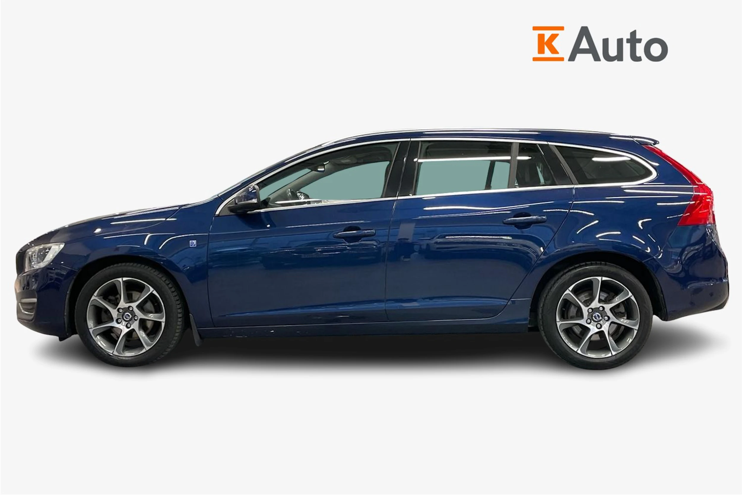 sininen Volvo V60 2015 kuva 7.