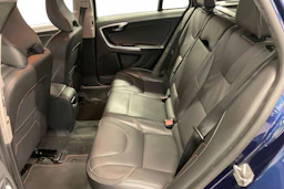 sininen Volvo V60 2015 kuva 11.