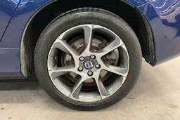 sininen Volvo V60 2015 kuva 13.