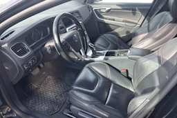musta Volvo V60 2015 kuva 3.
