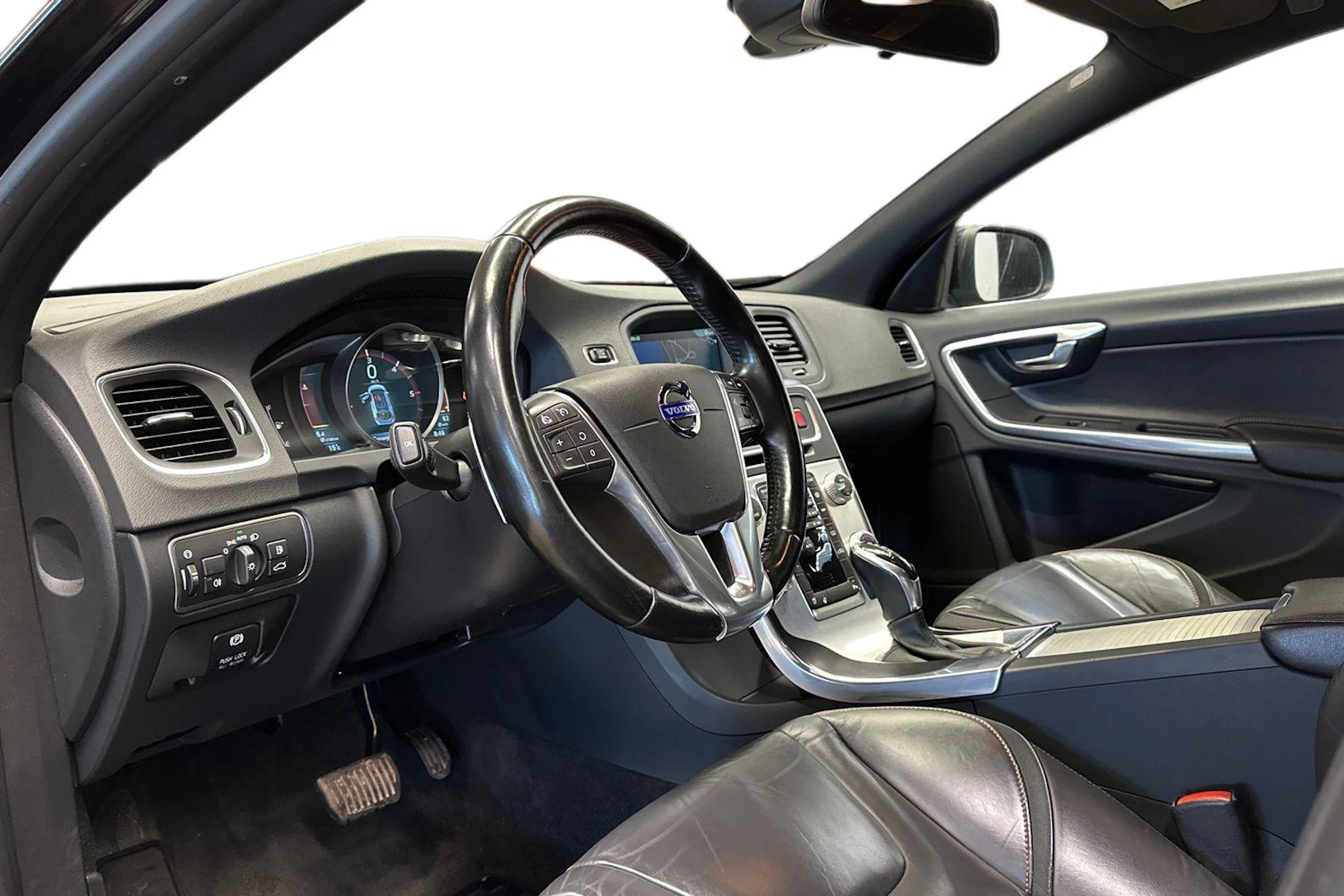 musta Volvo V60 2015 kuva 8.
