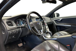 musta Volvo V60 2015 kuva 8.