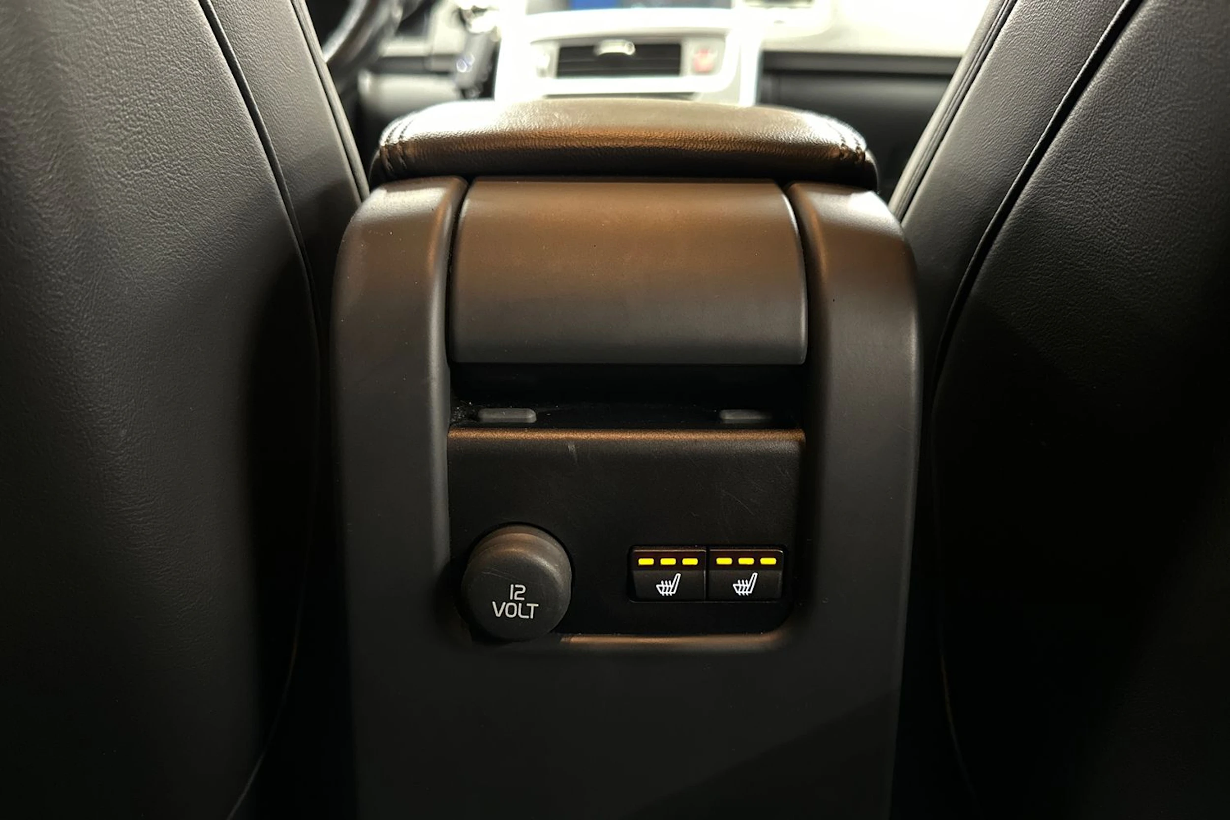 musta Volvo V60 2015 kuva 16.