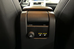 musta Volvo V60 2015 kuva 16.