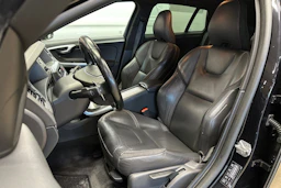 musta Volvo V60 2015 kuva 17.