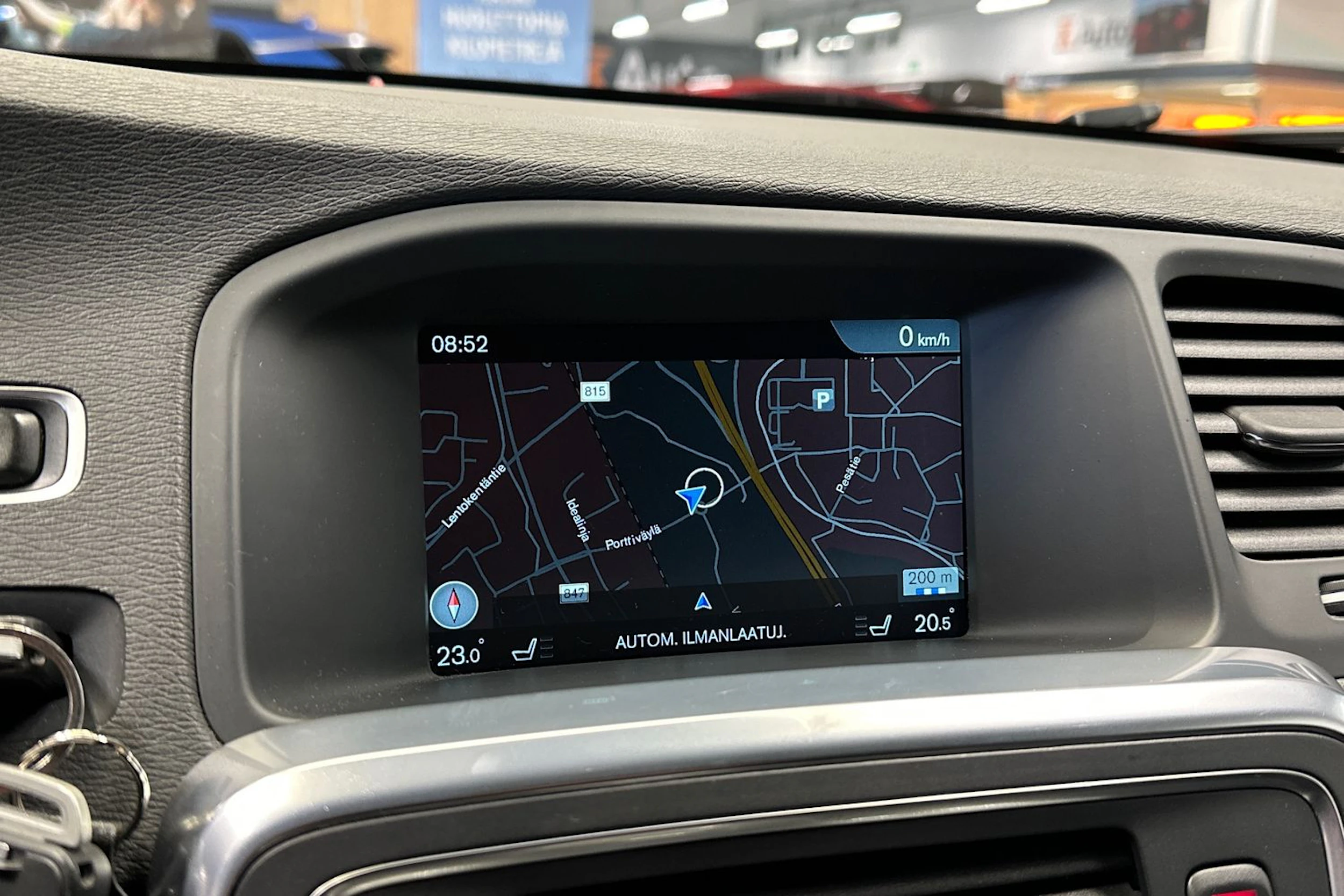 musta Volvo V60 2015 kuva 19.