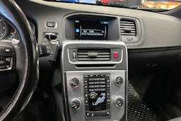 musta Volvo V60 2015 kuva 22.