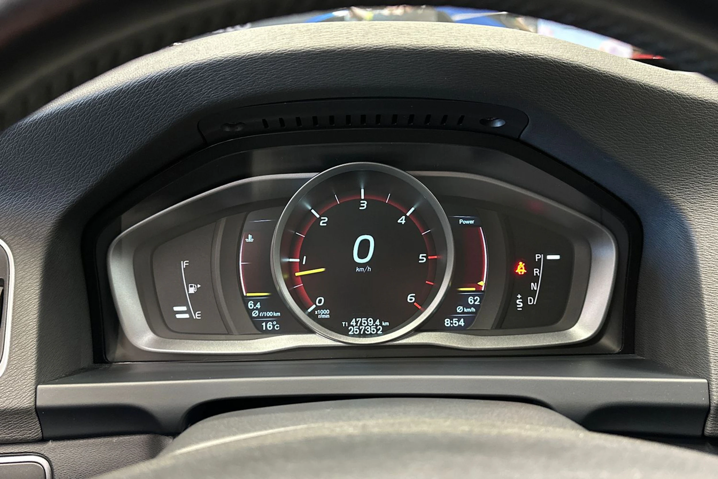musta Volvo V60 2015 kuva 24.
