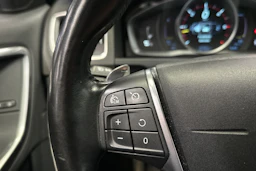 musta Volvo V60 2015 kuva 26.