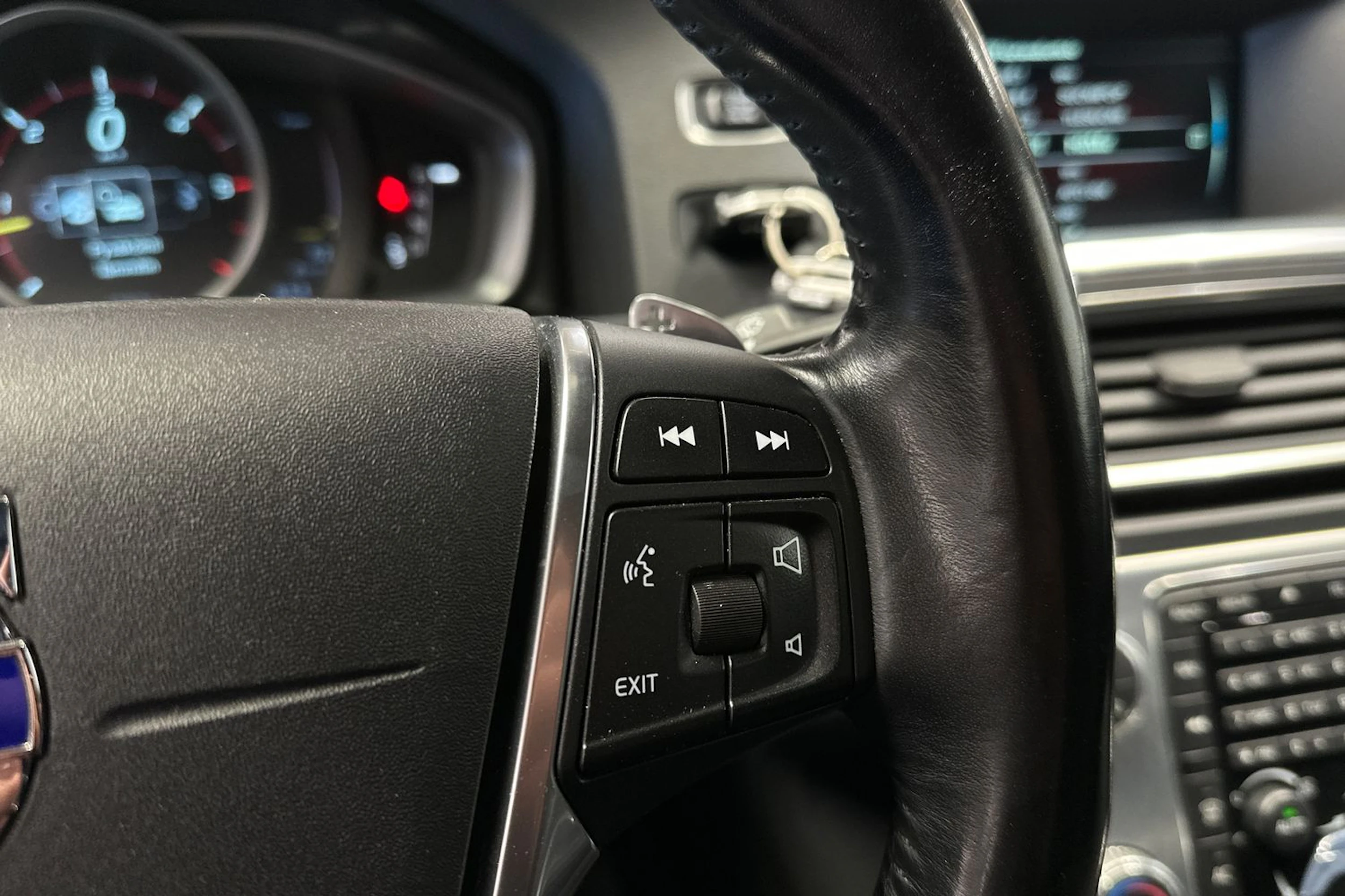 musta Volvo V60 2015 kuva 27.