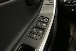 musta Volvo V60 2015 kuva 29.