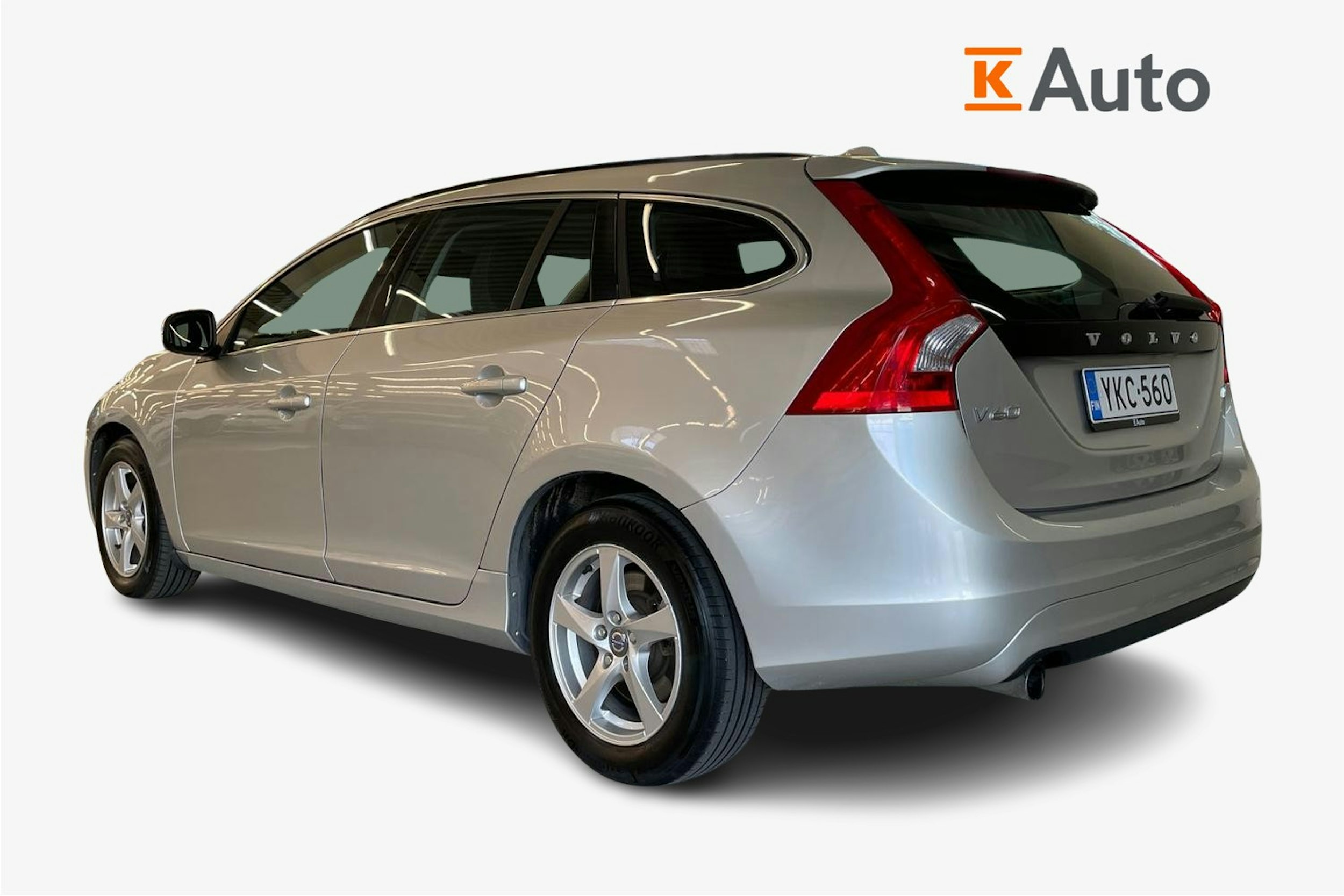 harmaa Volvo V60 2015 kuva 2.