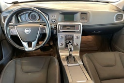 harmaa Volvo V60 2015 kuva 9.
