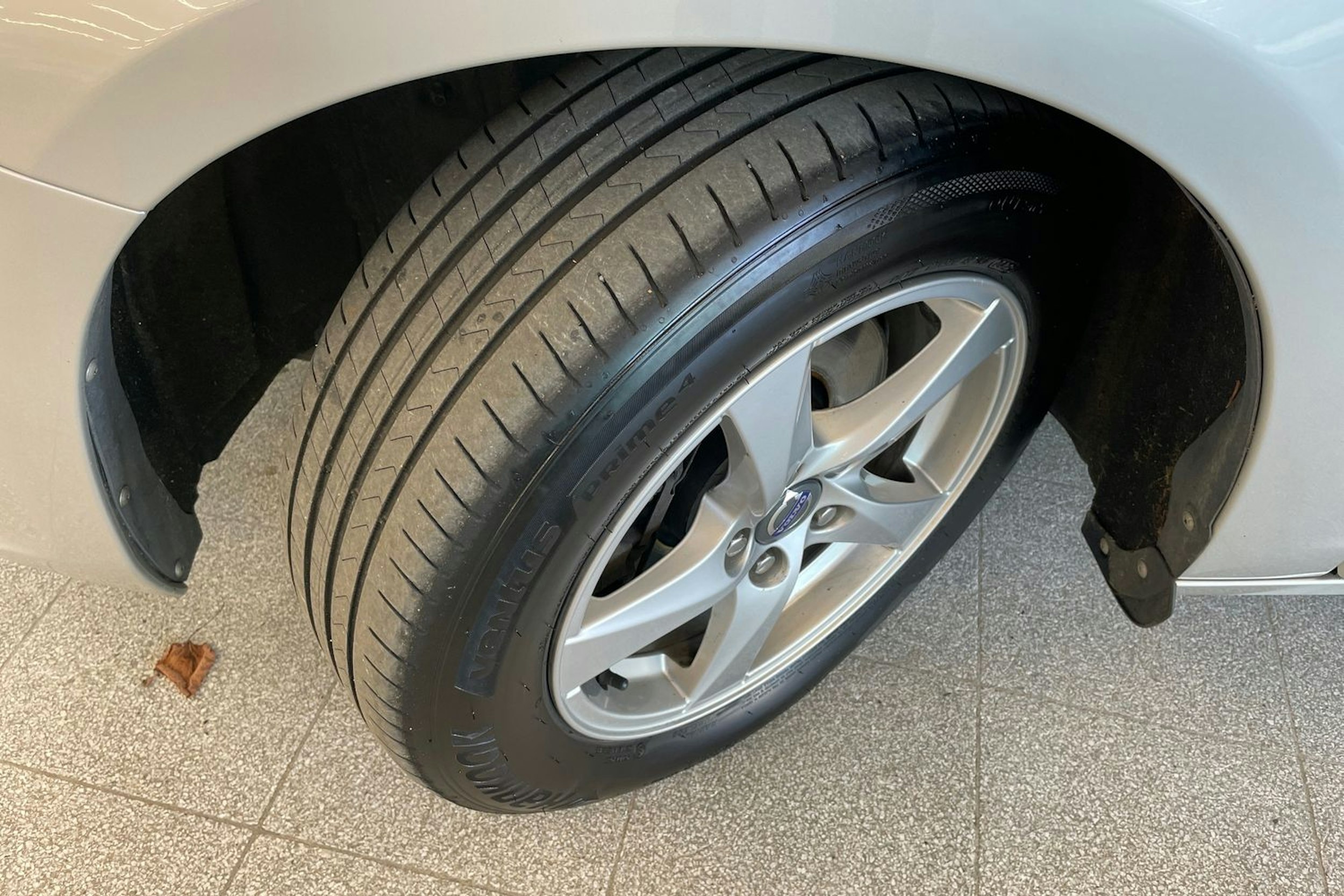 harmaa Volvo V60 2015 kuva 13.