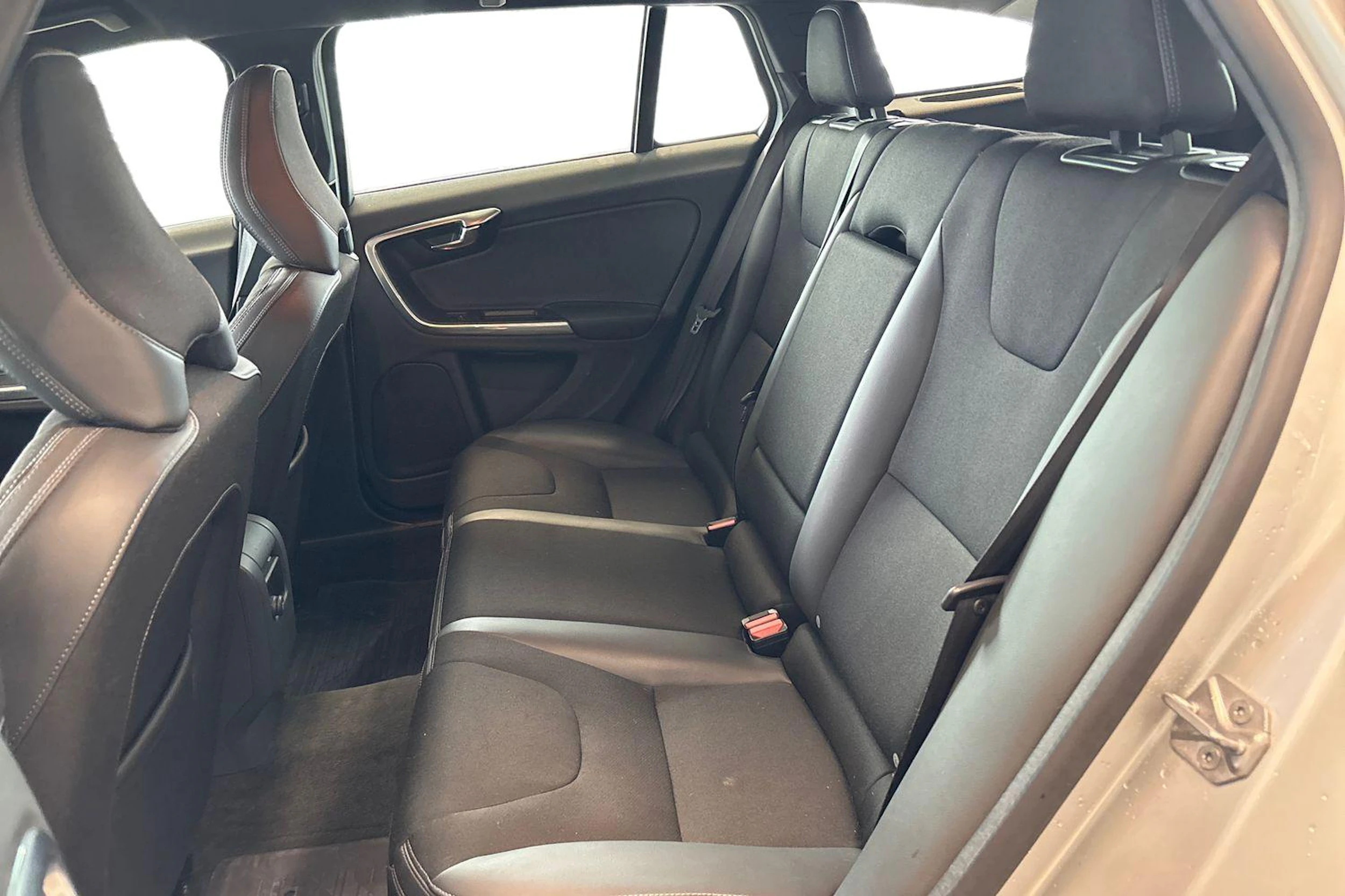 harmaa Volvo V60 2016 kuva 8.
