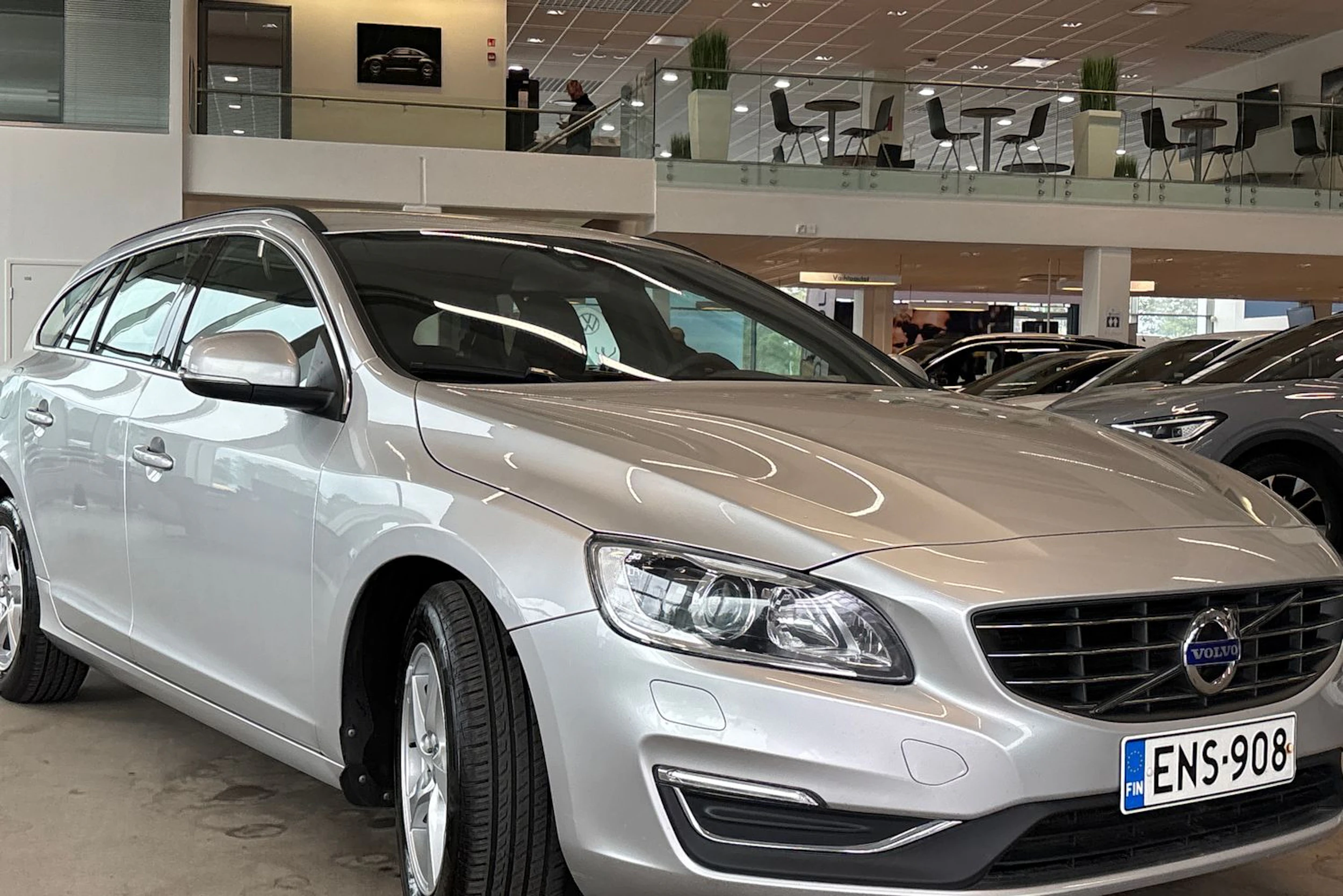 harmaa Volvo V60 2016 kuva 12.