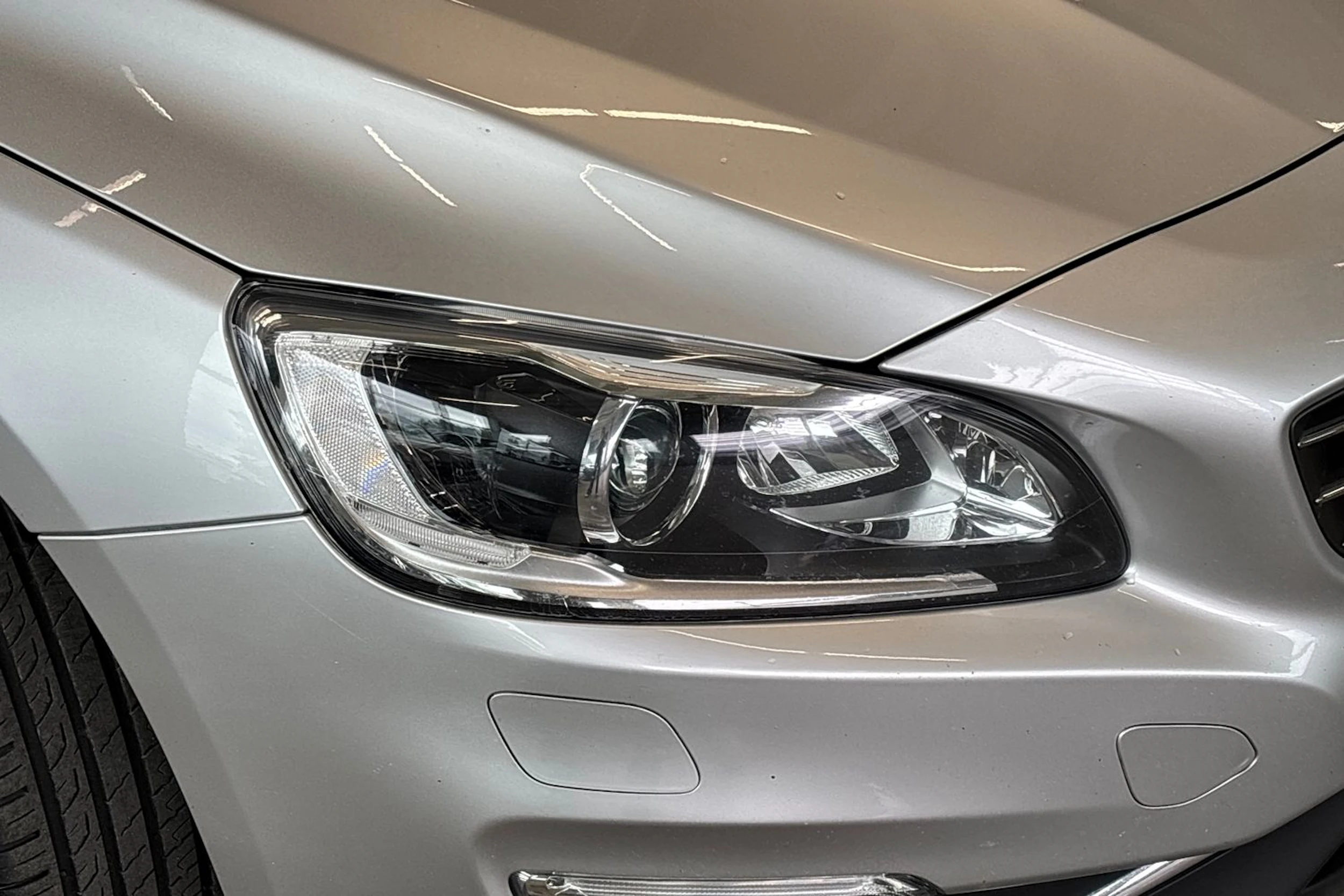 harmaa Volvo V60 2016 kuva 13.