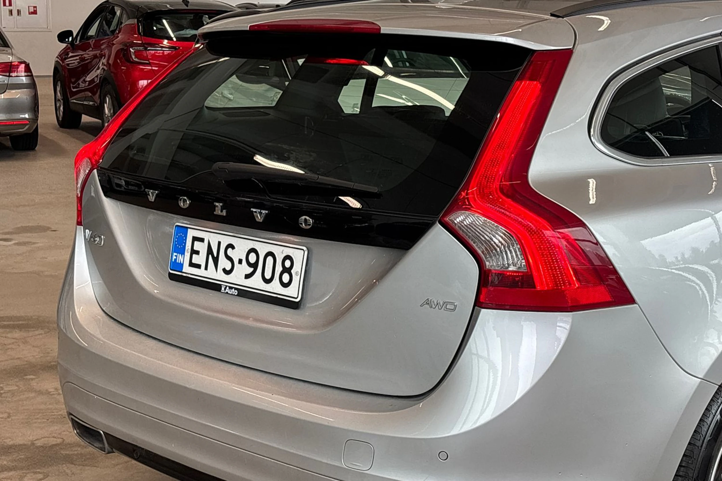 harmaa Volvo V60 2016 kuva 14.