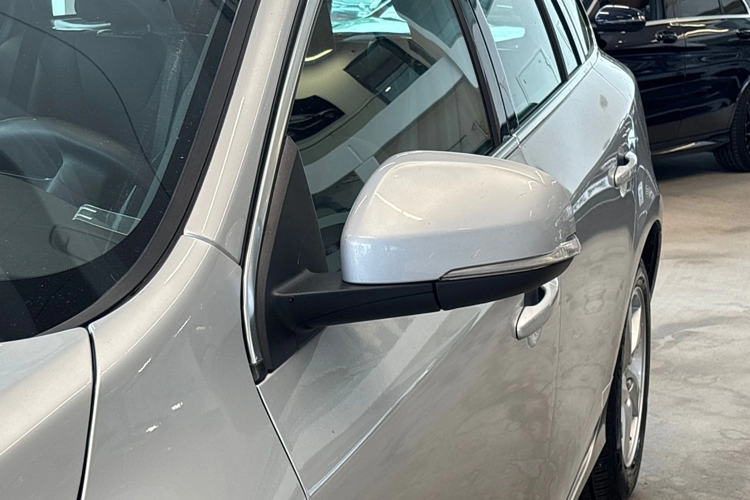 harmaa Volvo V60 2016 kuva 17.