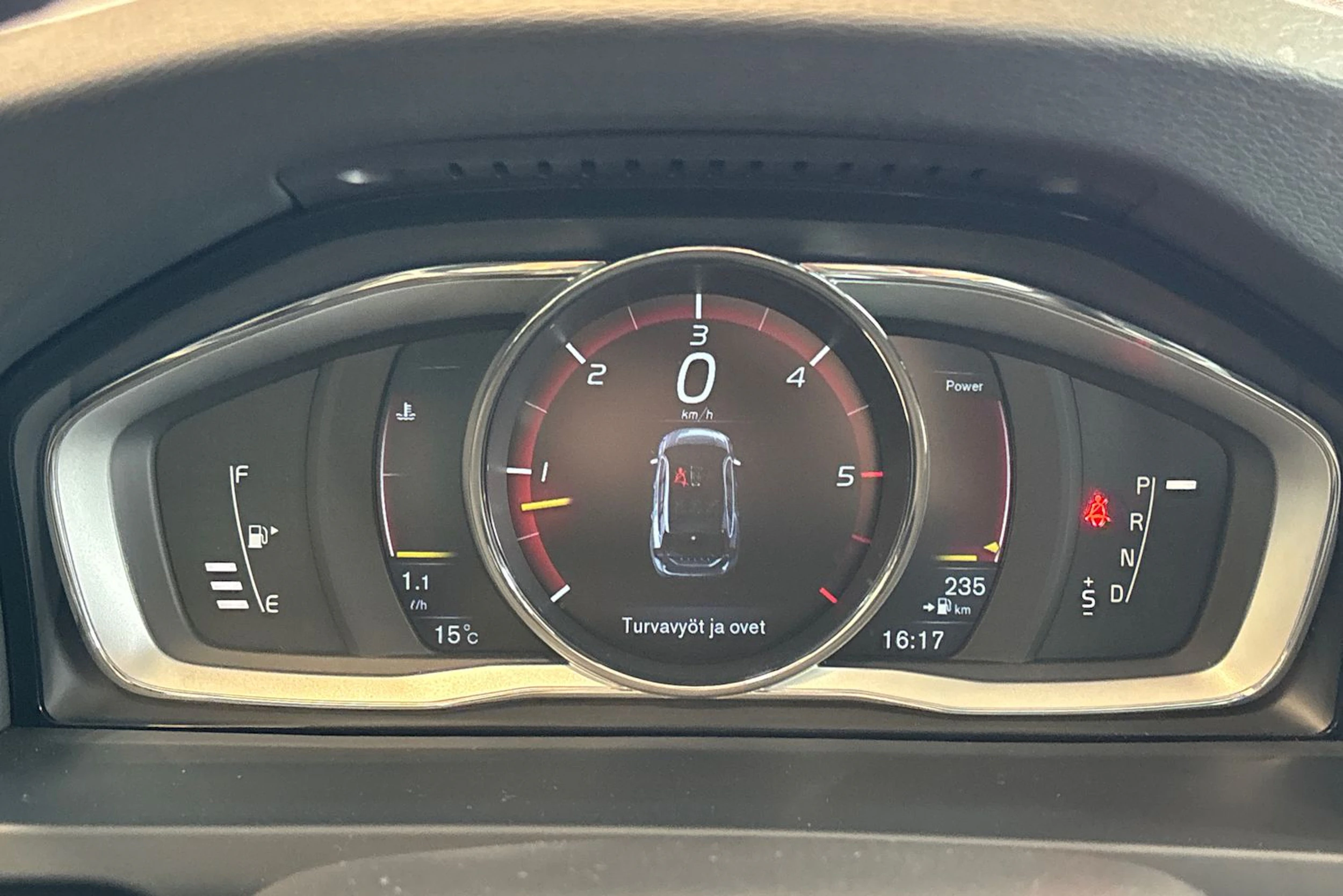 harmaa Volvo V60 2016 kuva 18.