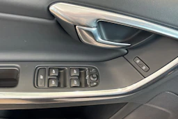 harmaa Volvo V60 2016 kuva 22.