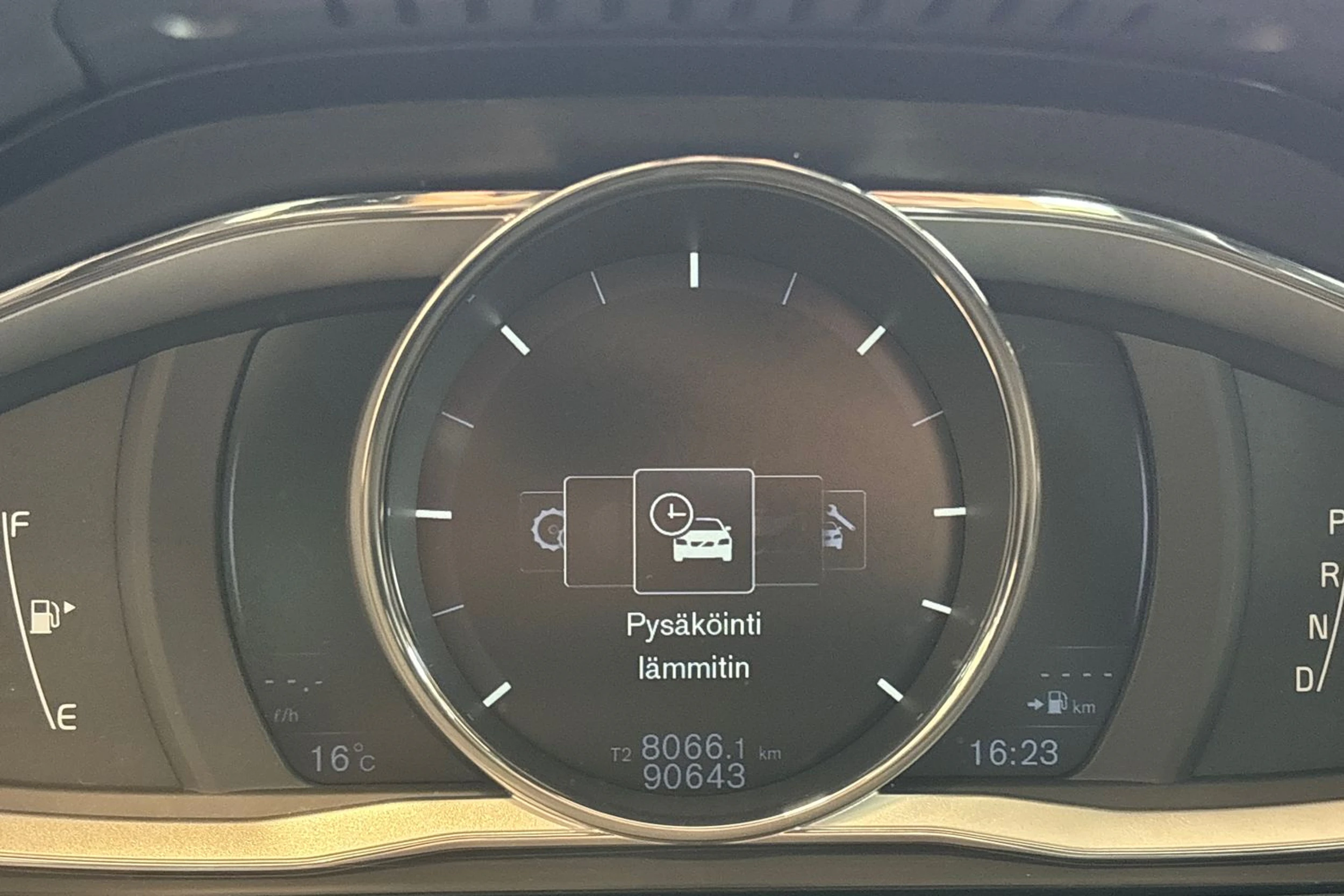 harmaa Volvo V60 2016 kuva 31.