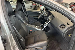 harmaa Volvo V60 2016 kuva 36.