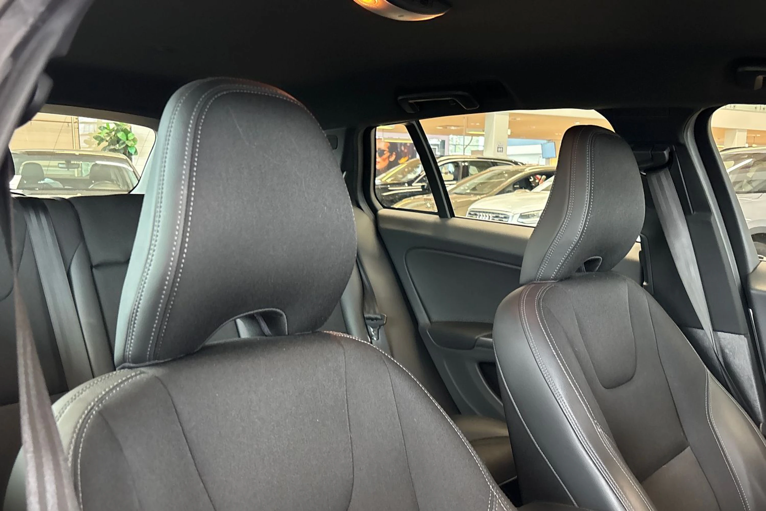 harmaa Volvo V60 2016 kuva 37.