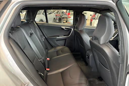 harmaa Volvo V60 2016 kuva 38.