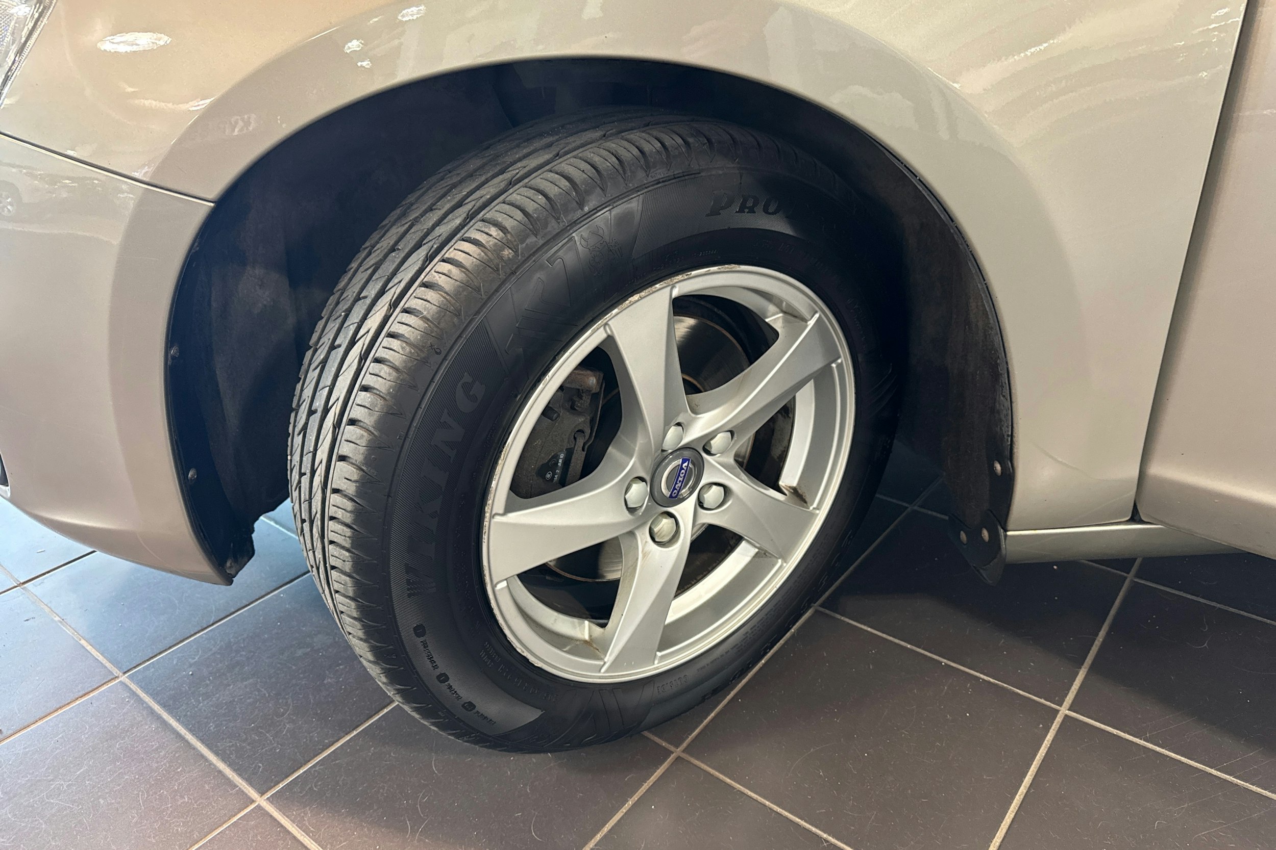 met. ruskea (beige) Volvo V60 2016 kuva 13.