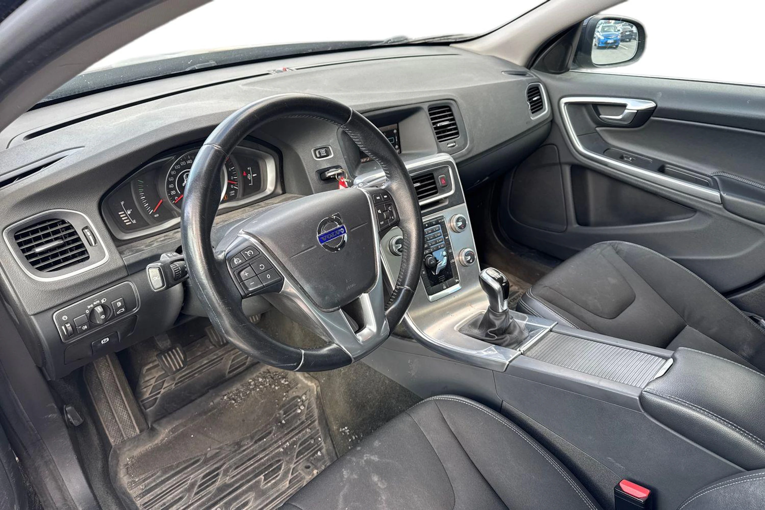 musta Volvo V60 2016 kuva 3.