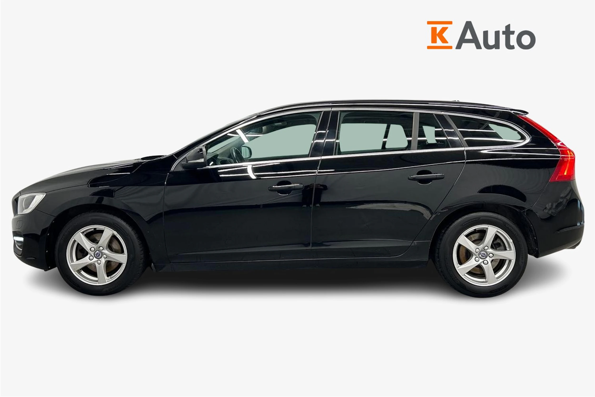 musta Volvo V60 2016 kuva 5.