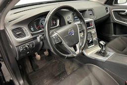 musta Volvo V60 2016 kuva 6.