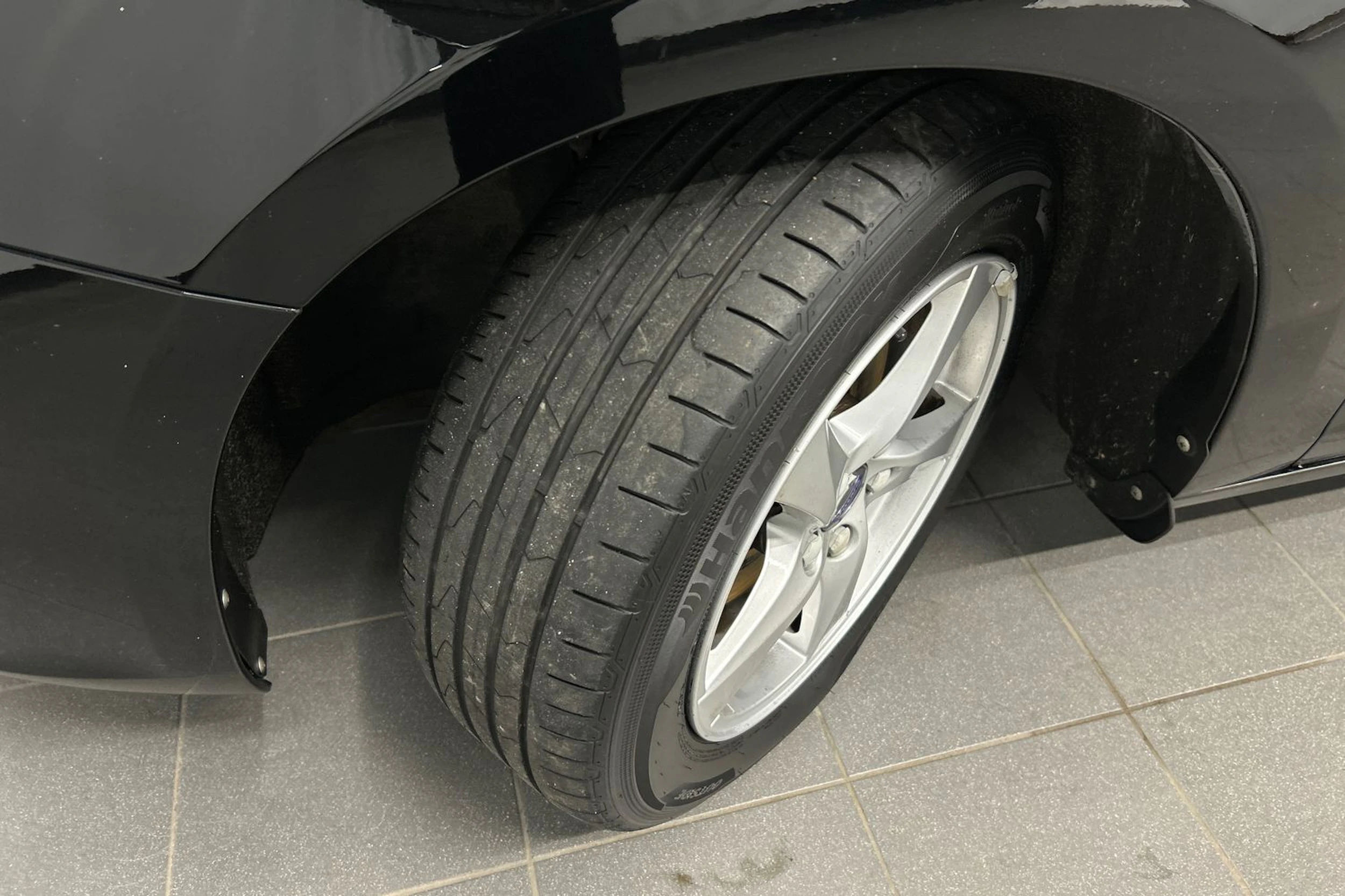 musta Volvo V60 2016 kuva 10.