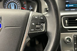 musta Volvo V60 2016 kuva 15.