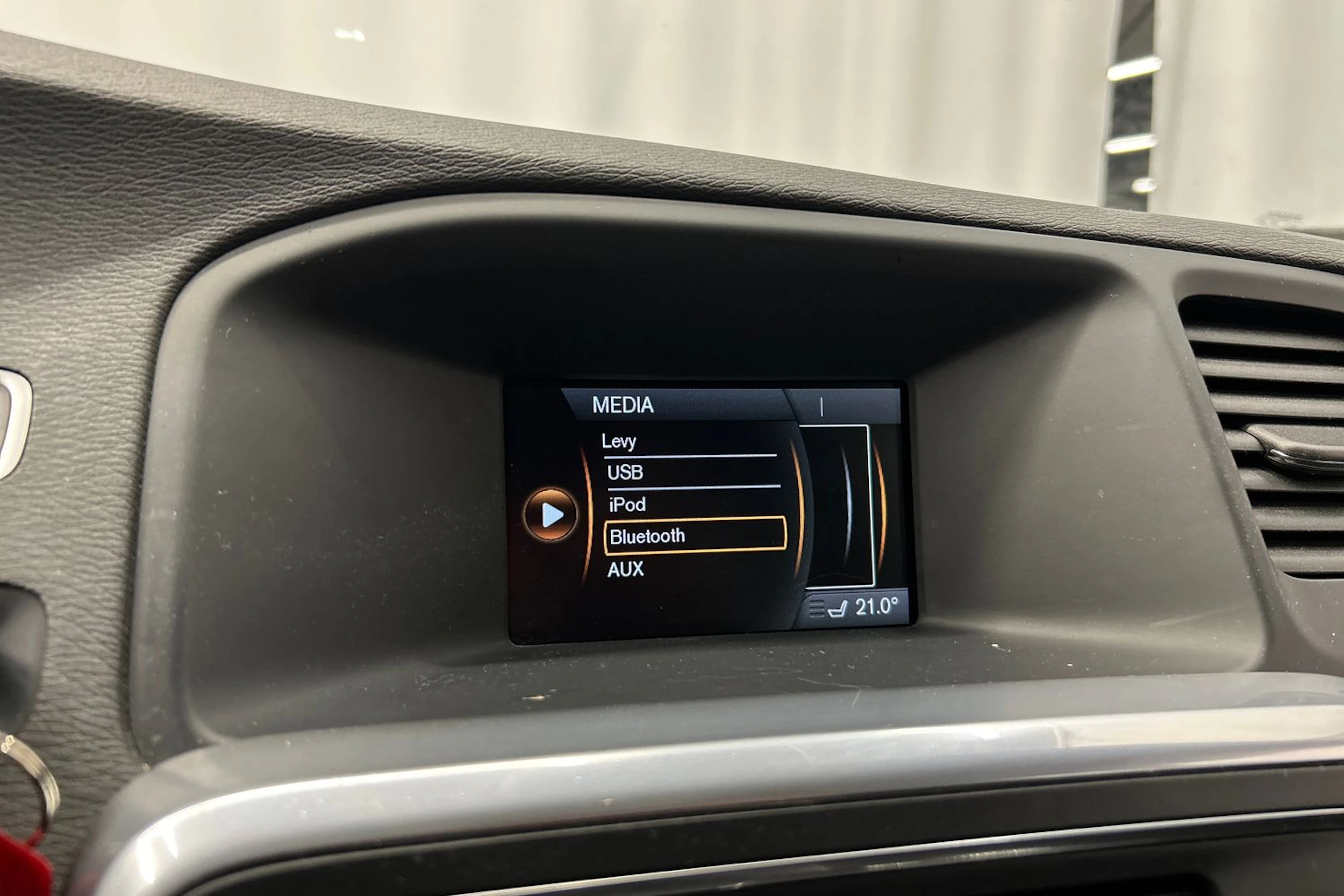 musta Volvo V60 2016 kuva 17.
