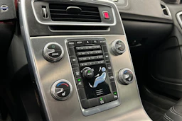 musta Volvo V60 2016 kuva 19.