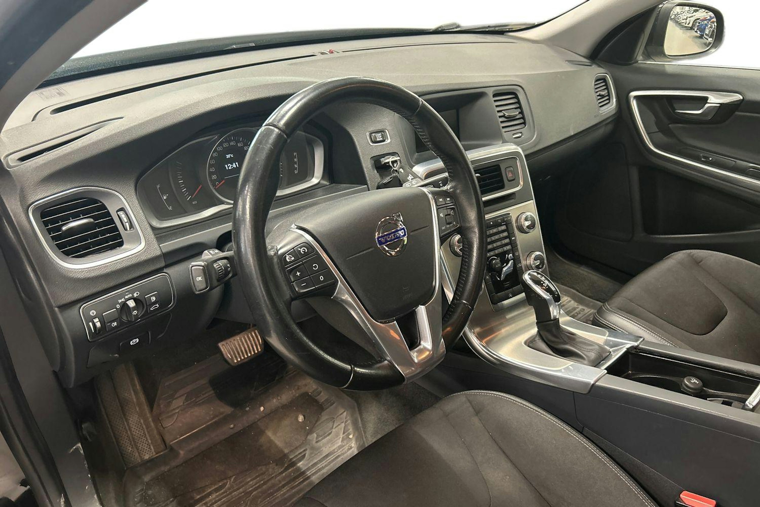 musta Volvo V60 2016 kuva 3.