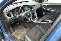 sininen Volvo V60 2017 kuva 3.