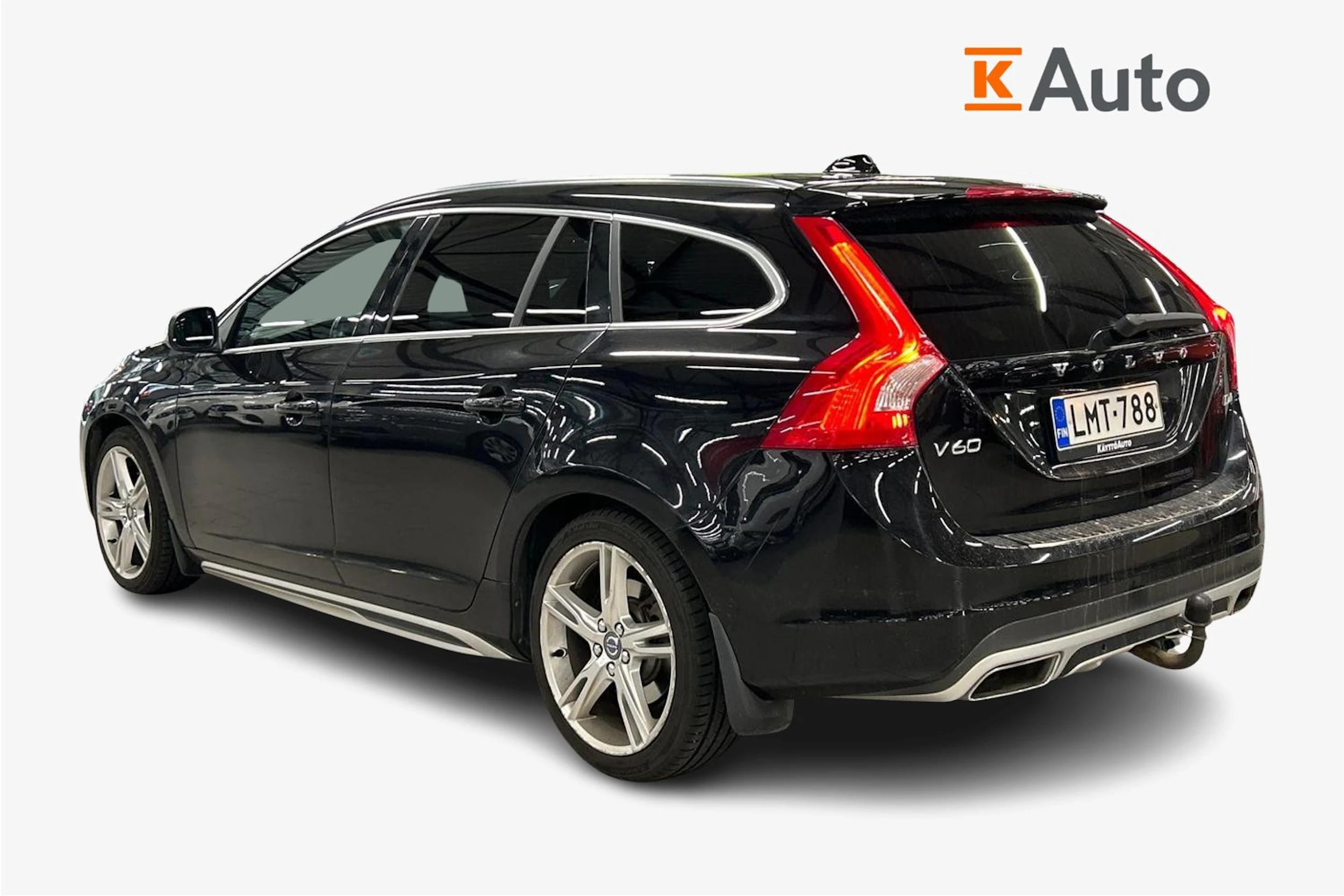 musta Volvo V60 2016 kuva 2.