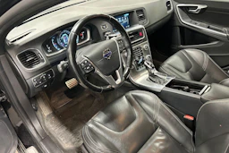 musta Volvo V60 2016 kuva 3.