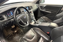 Valkoinen Volvo V60 2016 kuva 3.